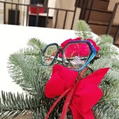 🎁 Il Natale è un'occasione per fare un regalo anche a noi stessi.🎁 
E perché non regalarsi un nuovo sguardo sul mondo con un paio di Res Rei: occhiali realizzati a mano in Italia, con amore e cura.
Passa a scoprire la collezione in via Banchi di Sotto, 34 e in Strada Massetana Romana, 14.
.
.
.
.
#otticaricci #occhiali #occhialidavista #occhialidasole #sunglasses #optical #handmade #resrei #resreieyewear #resreisunglasses